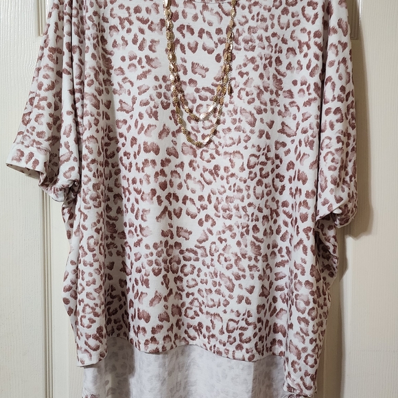 SHEIN Pink and White Leopard Print Short Sleeve Top - Picture 8 of 8